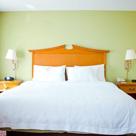 Hampton Inn & Suites Колидж Стейшън Екстериор снимка
