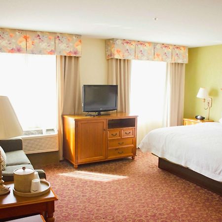 Hampton Inn & Suites Колидж Стейшън Екстериор снимка