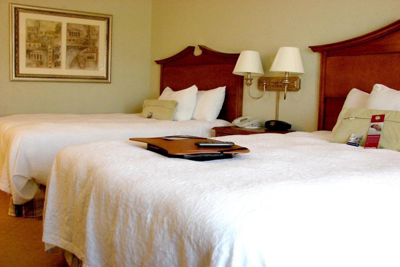 Hampton Inn & Suites Колидж Стейшън Екстериор снимка