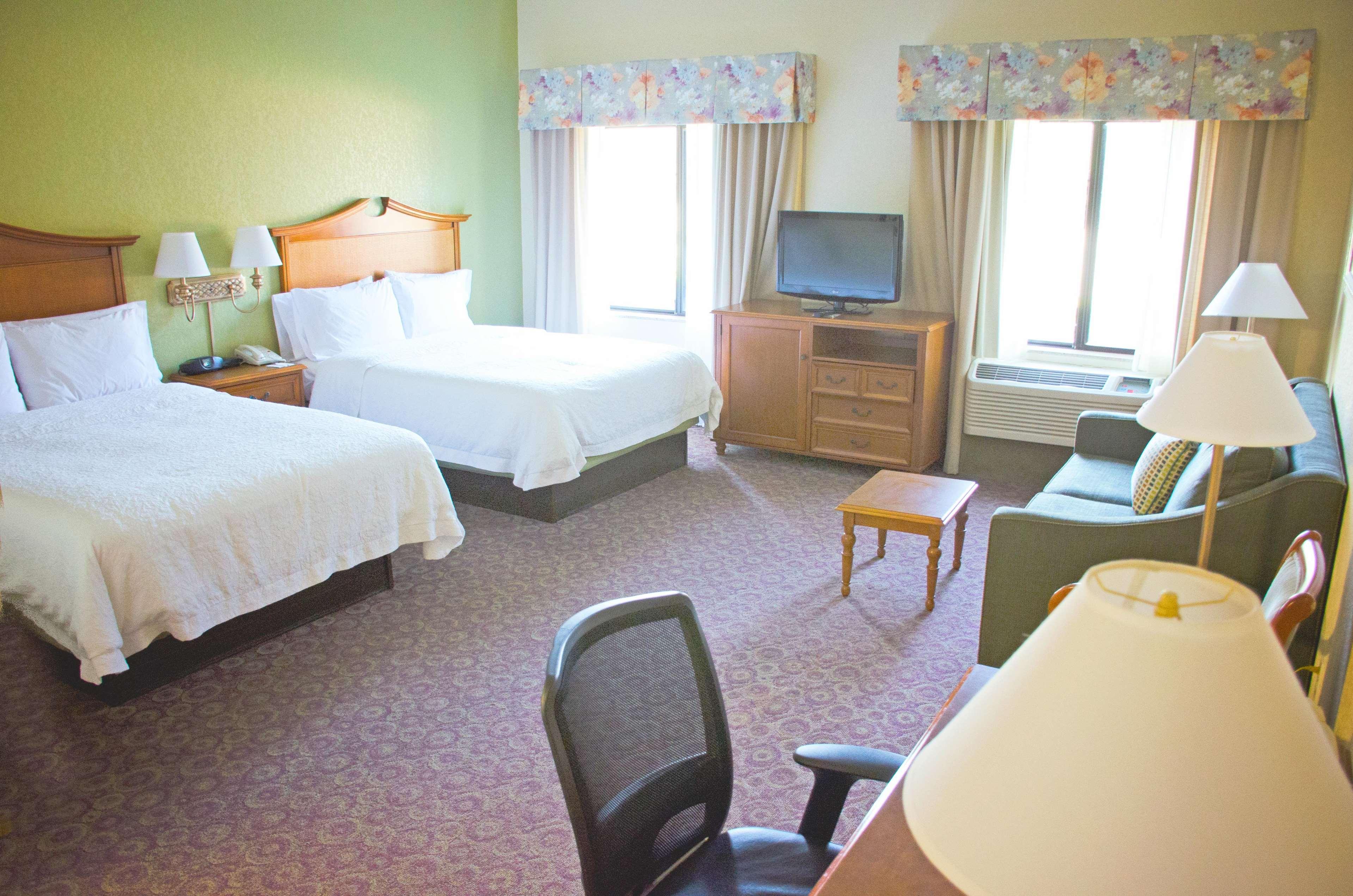 Hampton Inn & Suites Колидж Стейшън Екстериор снимка