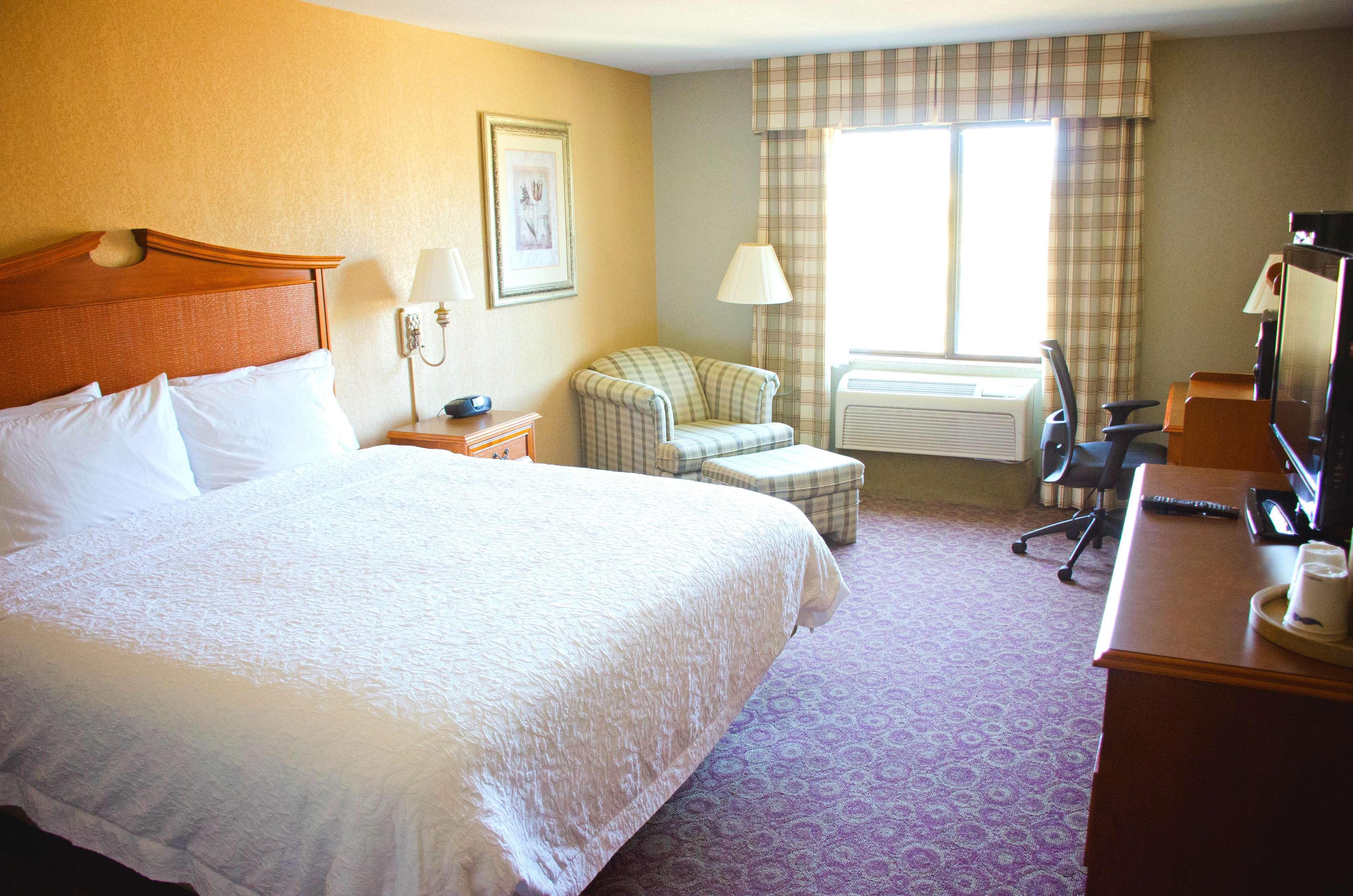 Hampton Inn & Suites Колидж Стейшън Екстериор снимка