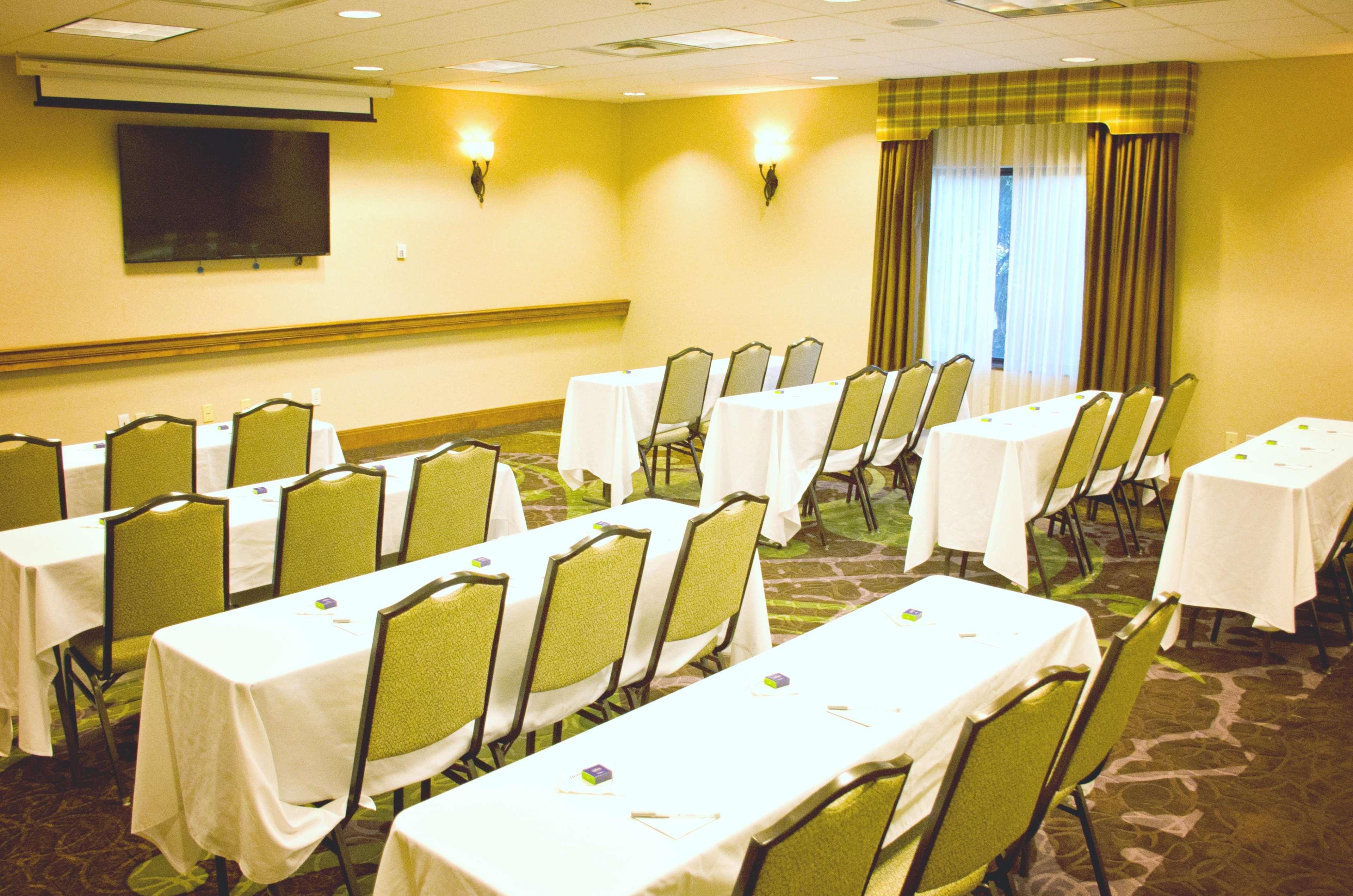 Hampton Inn & Suites Колидж Стейшън Екстериор снимка