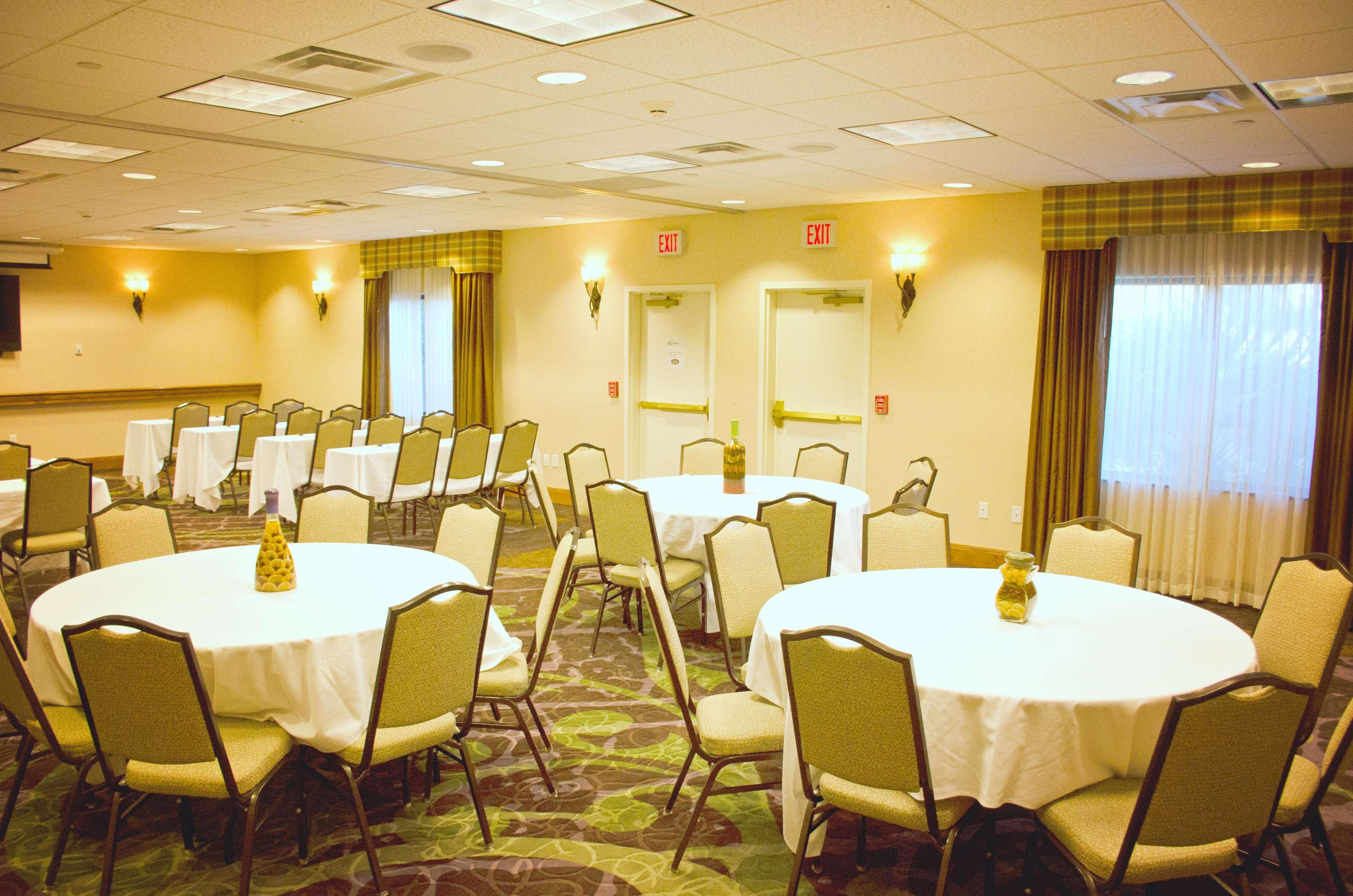 Hampton Inn & Suites Колидж Стейшън Екстериор снимка