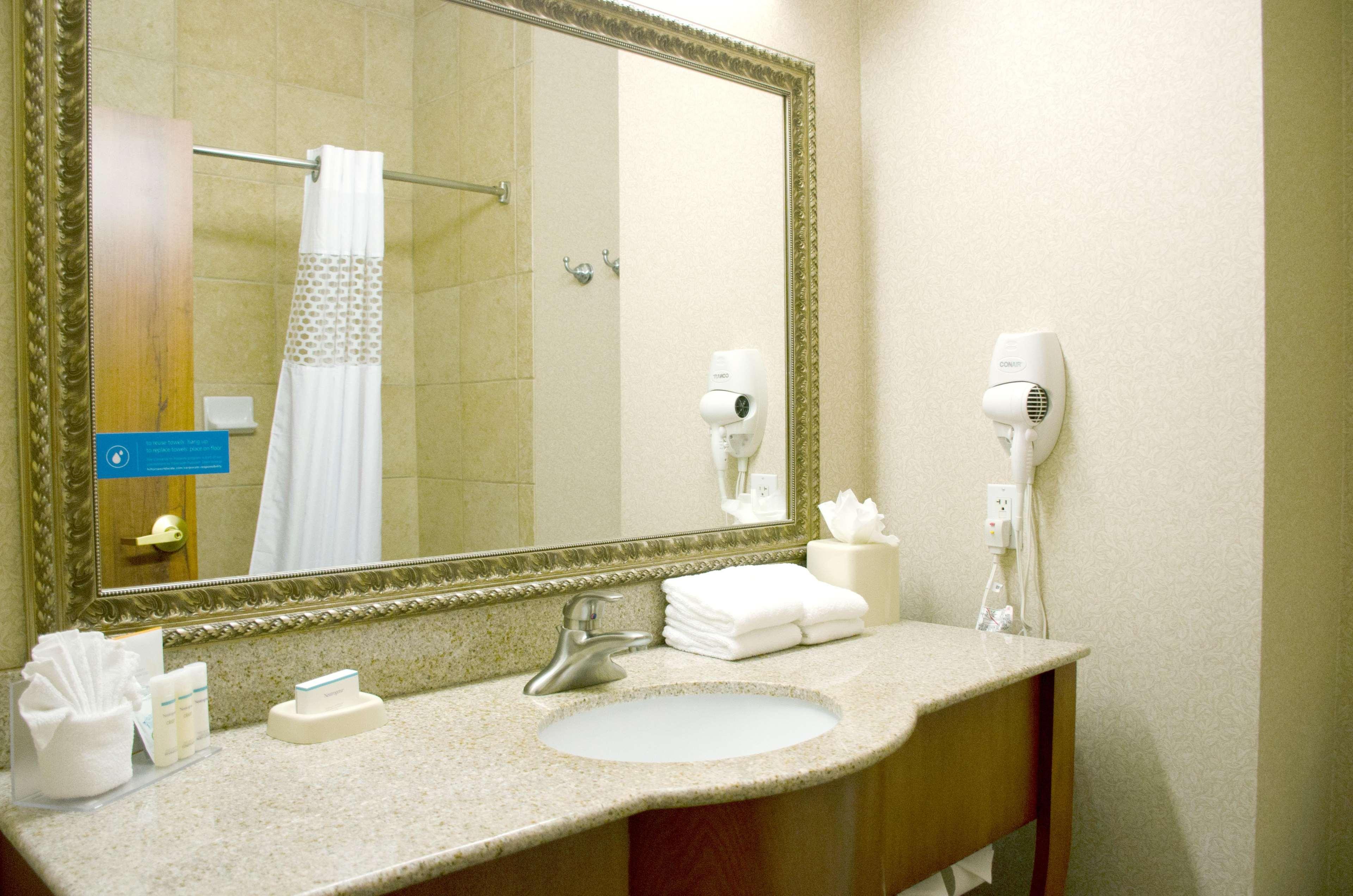 Hampton Inn & Suites Колидж Стейшън Екстериор снимка