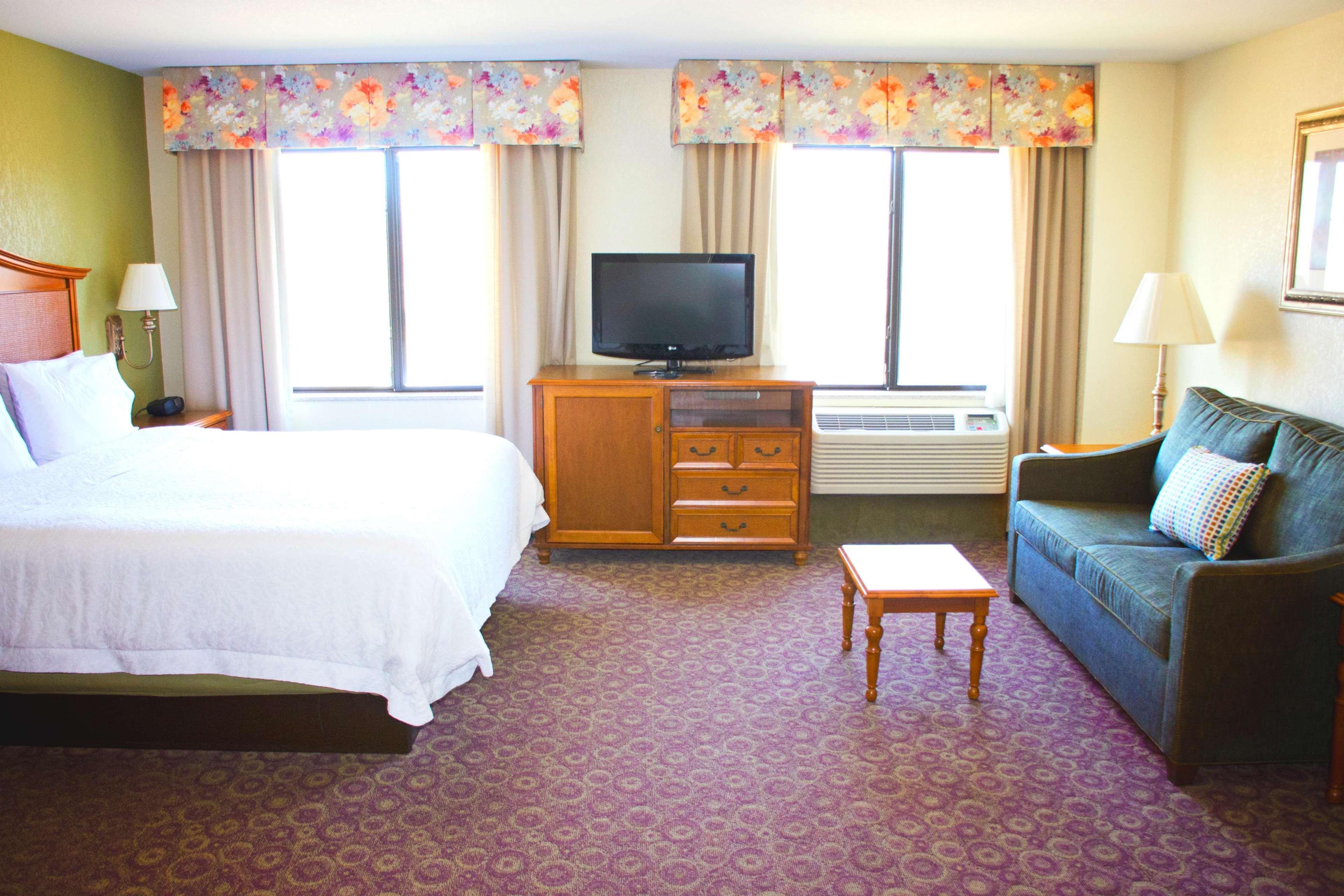 Hampton Inn & Suites Колидж Стейшън Екстериор снимка
