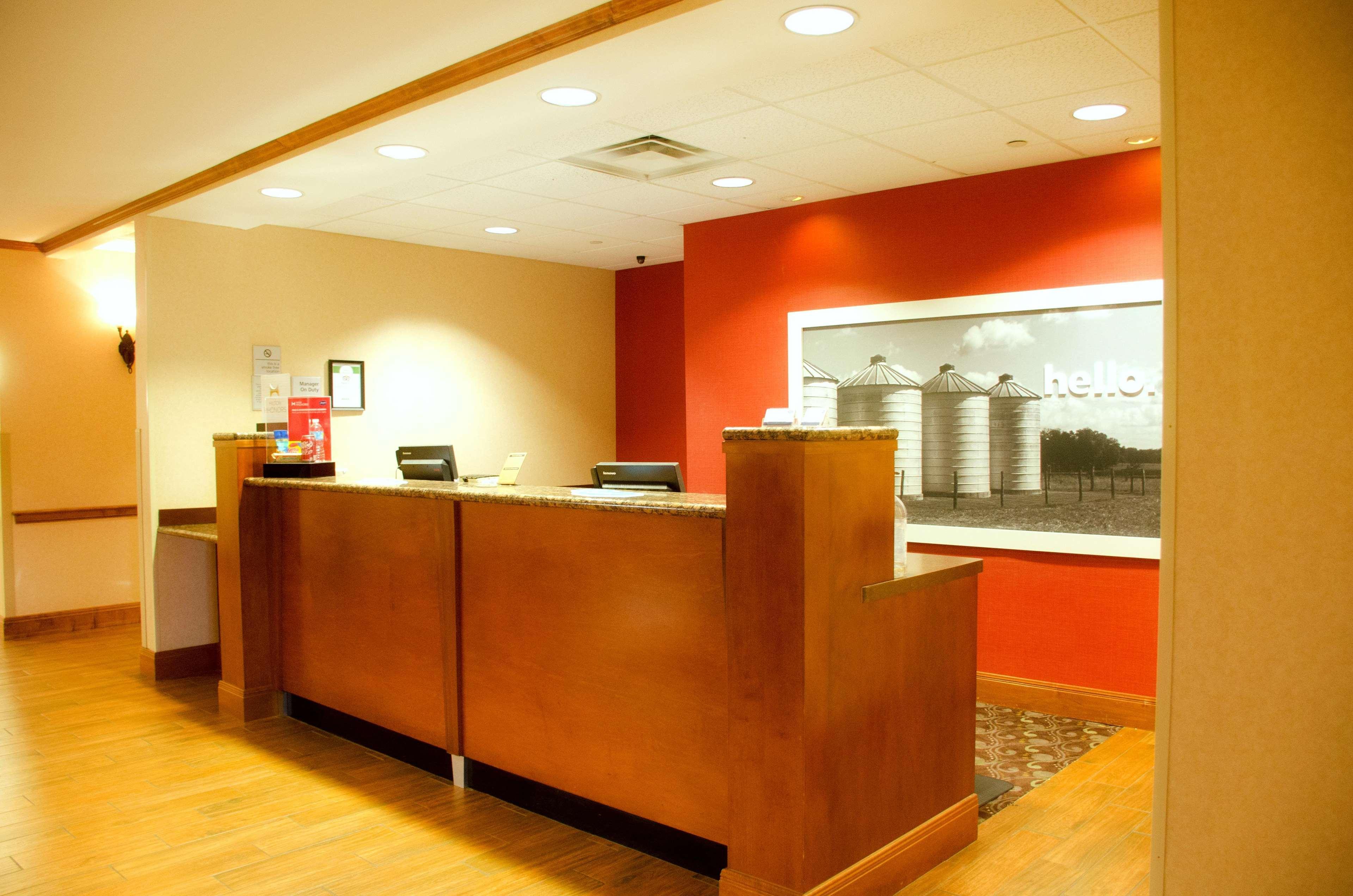 Hampton Inn & Suites Колидж Стейшън Екстериор снимка