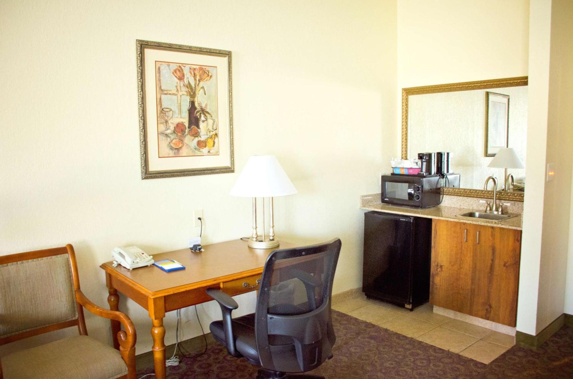 Hampton Inn & Suites Колидж Стейшън Екстериор снимка