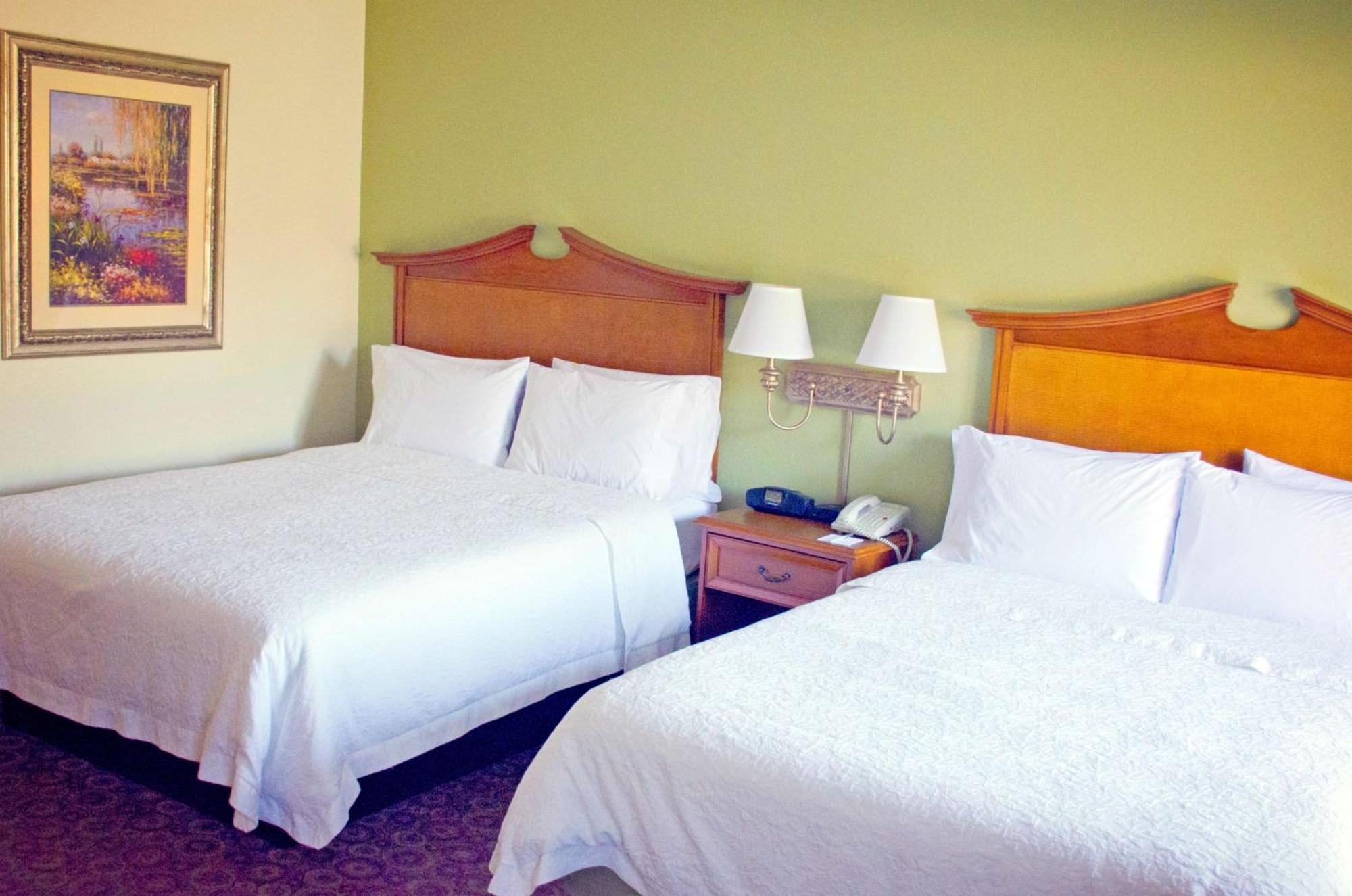 Hampton Inn & Suites Колидж Стейшън Екстериор снимка