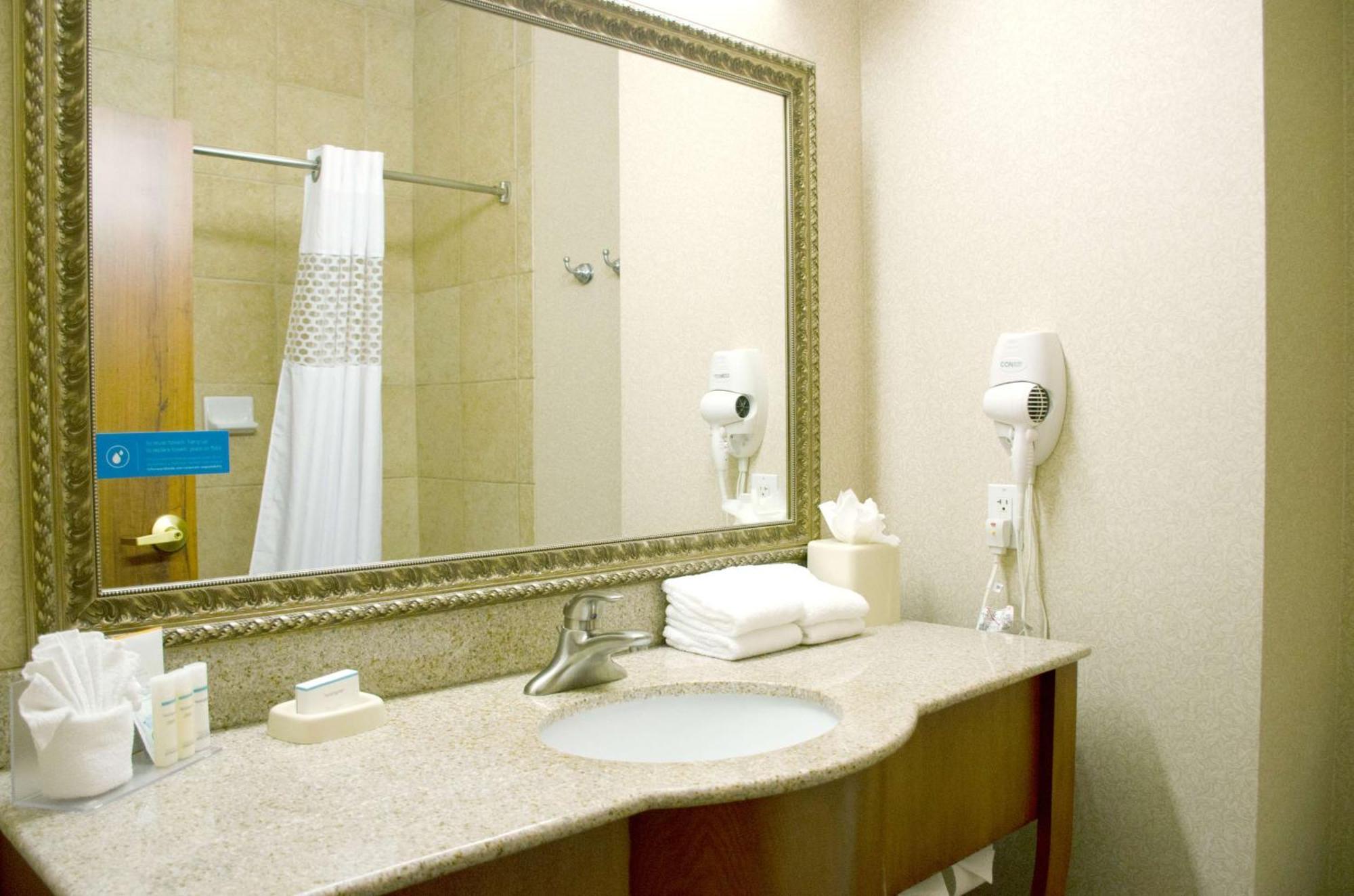 Hampton Inn & Suites Колидж Стейшън Екстериор снимка